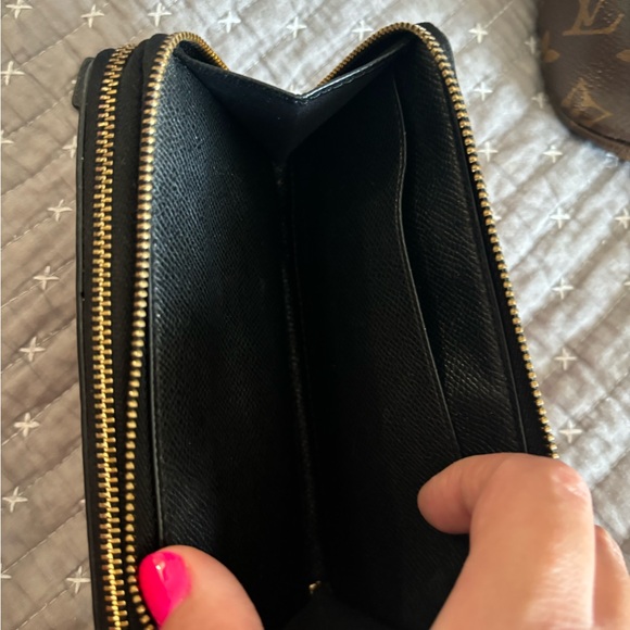 COPY - Coach Cheetah Print Zippy Wallet - Picture 4 of 5